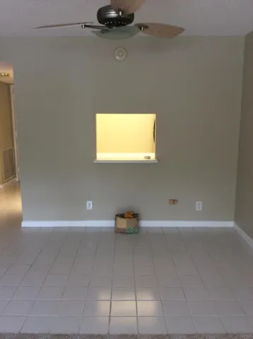 890