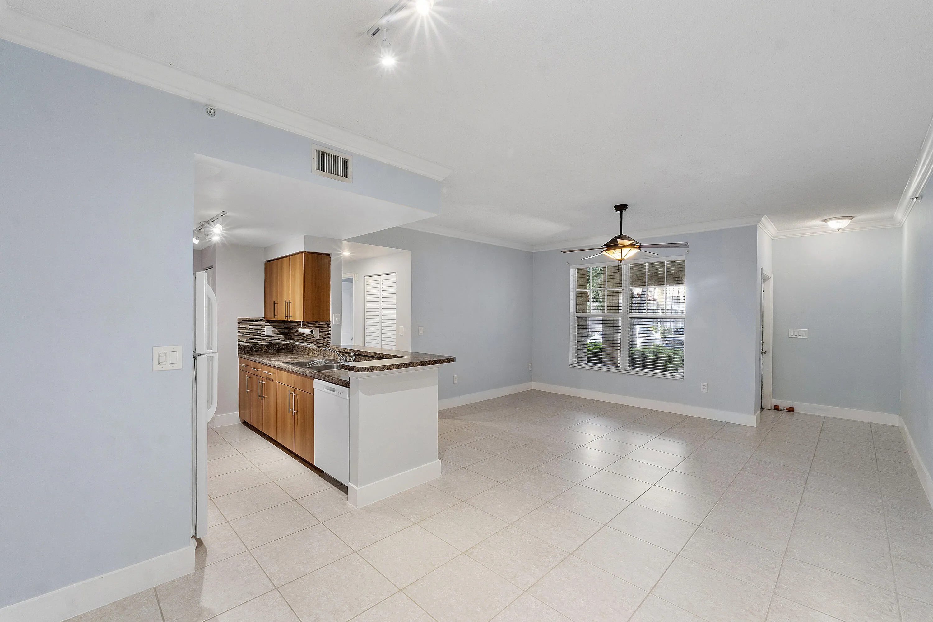 5980 W SAMPLE ROAD U104_010