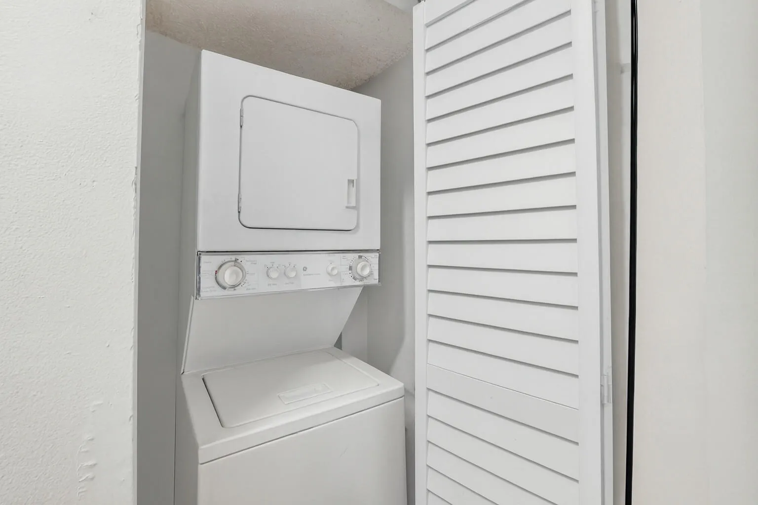 17-web-or-mls-699A2827 - Virtual Cleanin