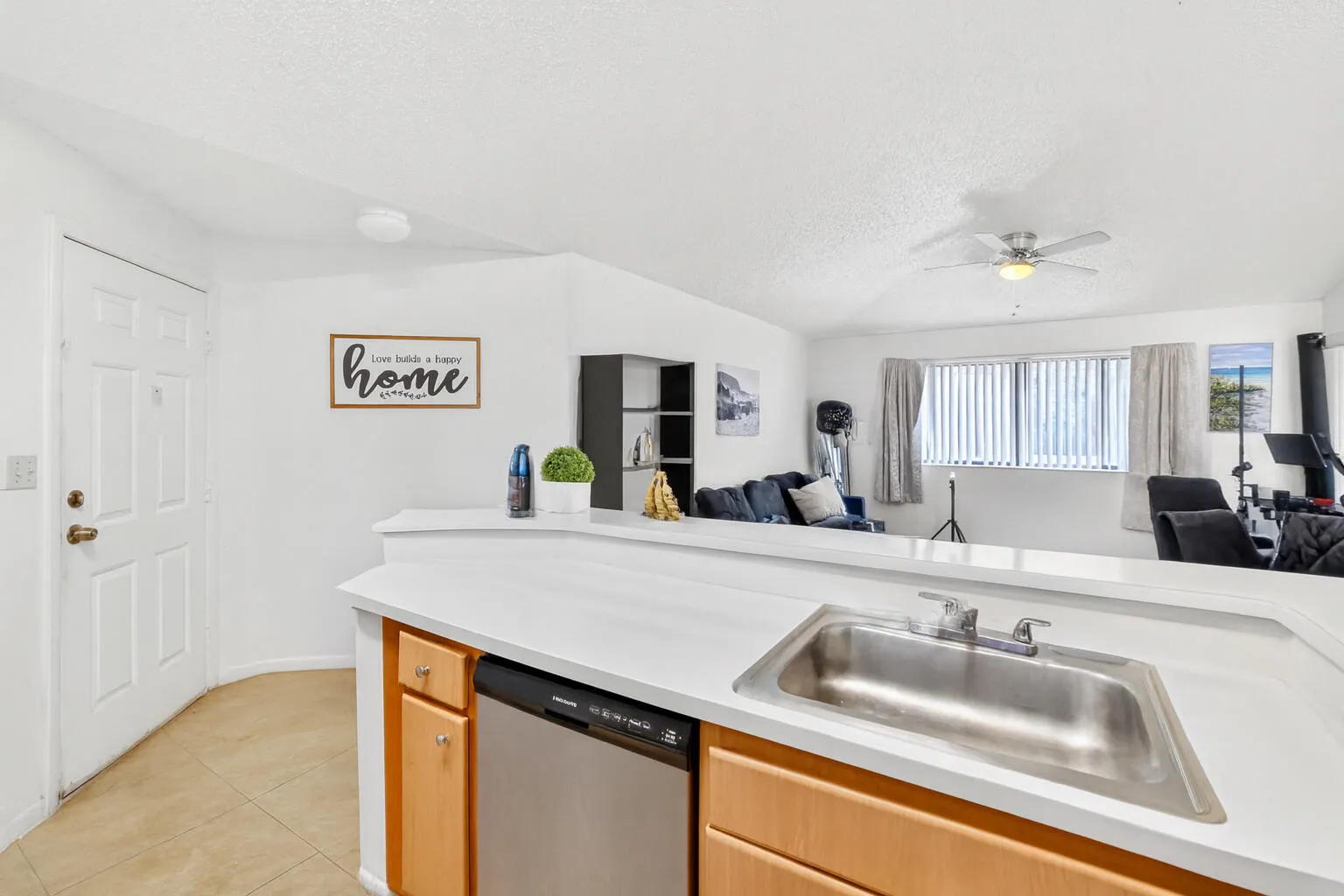 15-web-or-mls-699A2928 - Virtual Cleanin