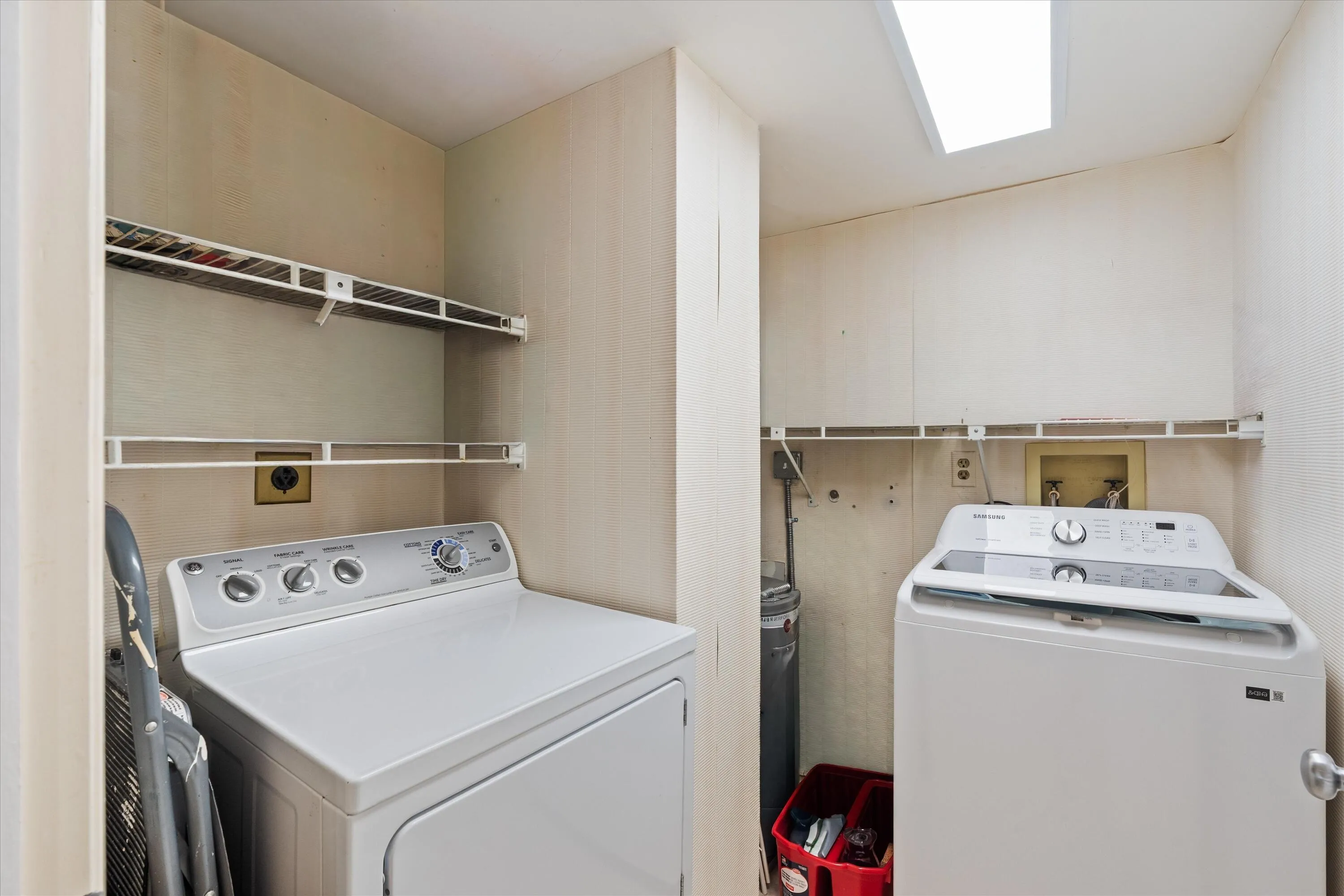 Laundry - utility room
