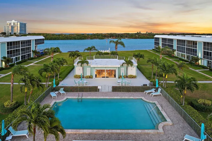 015-100WaterwayRd-E305-Tequesta-SMALL