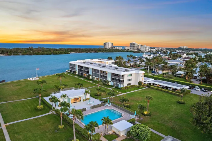 017-100WaterwayRd-E305-Tequesta-SMALL