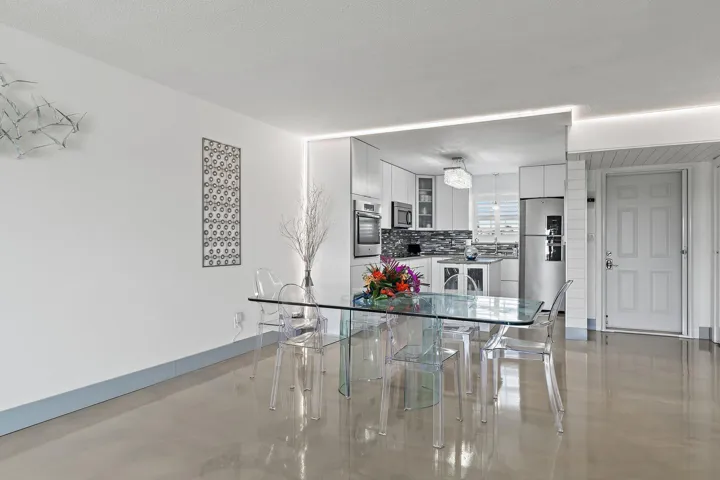 018-100WaterwayRd-E305-Tequesta-SMALL