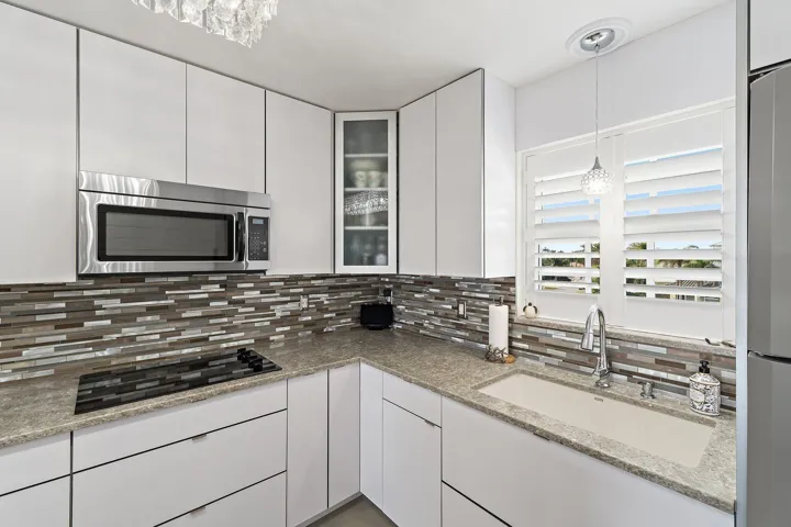 013-100WaterwayRd-E305-Tequesta-SMALL