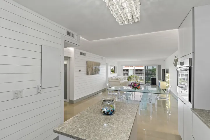015-100WaterwayRd-E305-Tequesta-SMALL