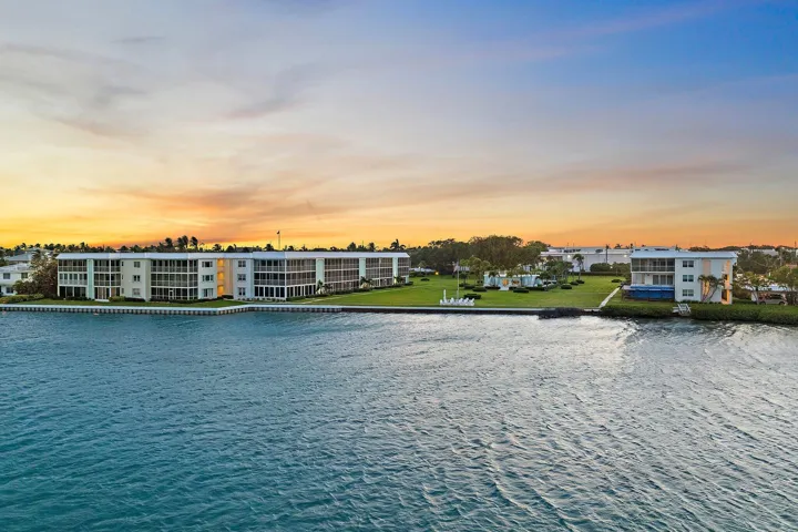 011-100WaterwayRd-E305-Tequesta-SMALL
