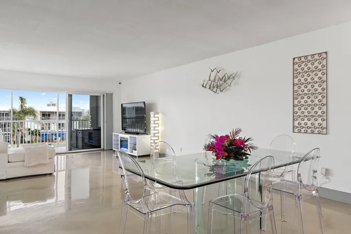 017-100WaterwayRd-E305-Tequesta-SMALL