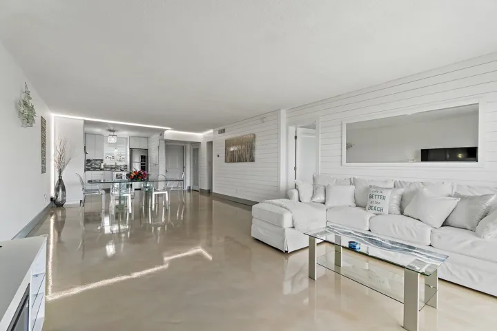 022-100WaterwayRd-E305-Tequesta-SMALL