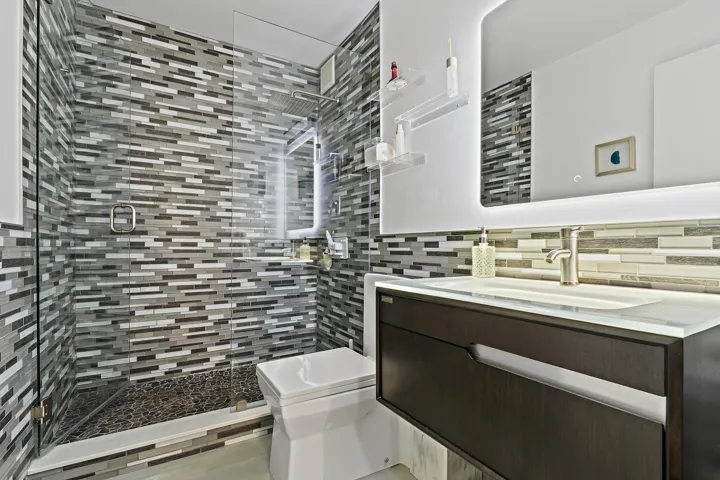 027-100WaterwayRd-E305-Tequesta-SMALL