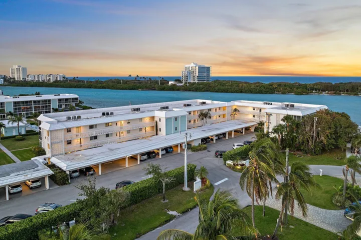018-100WaterwayRd-E305-Tequesta-SMALL