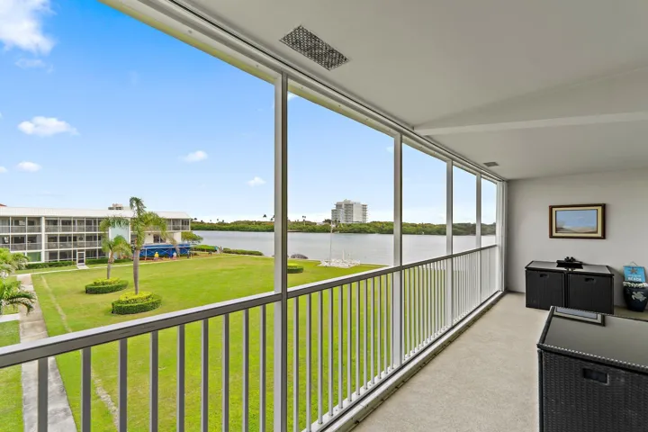 038-100WaterwayRd-E305-Tequesta-SMALL