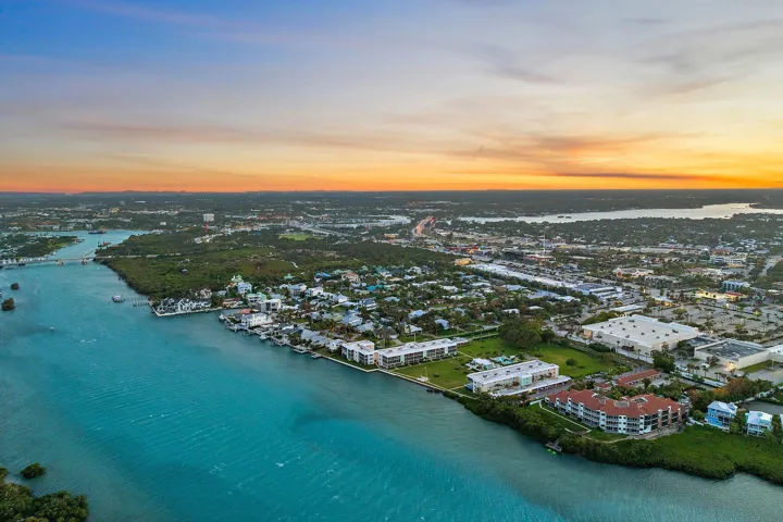 006-100WaterwayRd-E305-Tequesta-SMALL