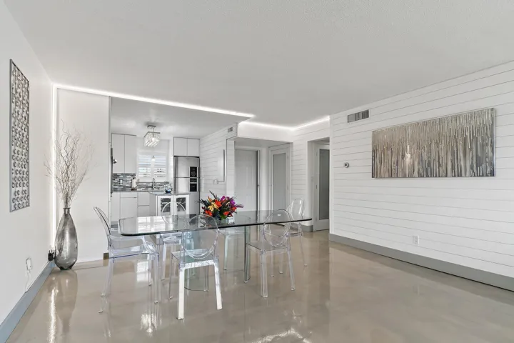 019-100WaterwayRd-E305-Tequesta-SMALL