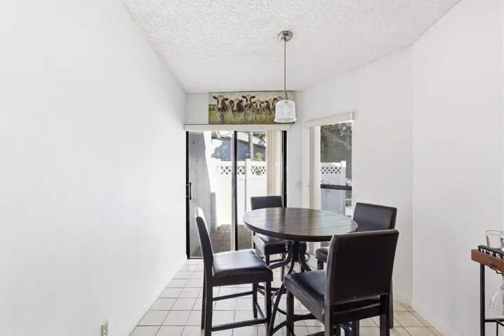 Eat in kitchen