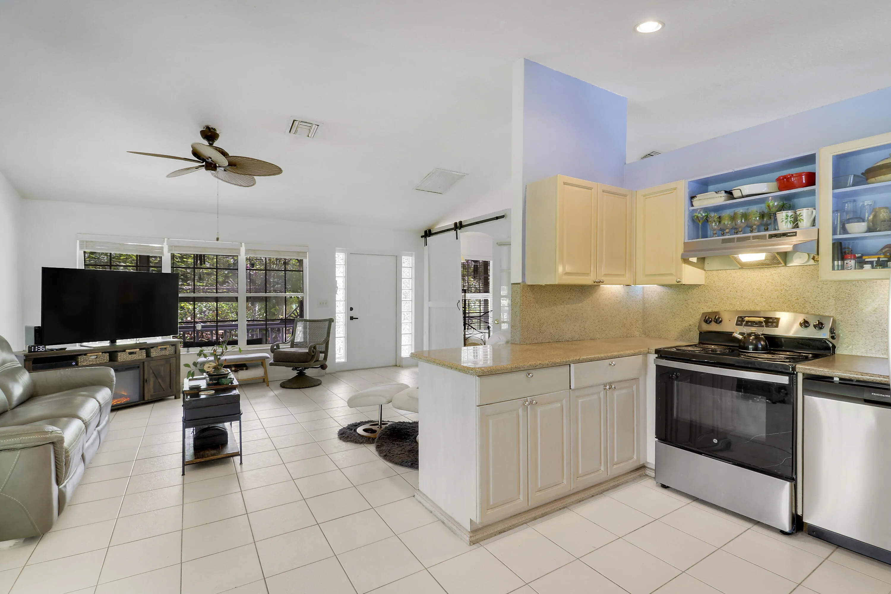 Kitchen/living