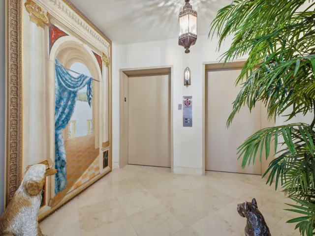 Foyer off Elevator