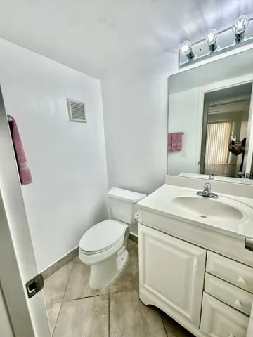 1/2 Bathroom