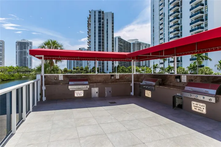 Barbecue area overlooking the canal.