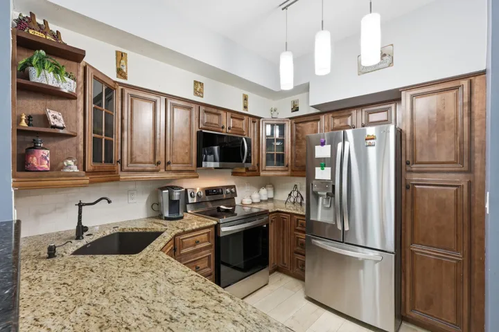 11-web-or-mls-802_W_Windward_Way_Unit_30