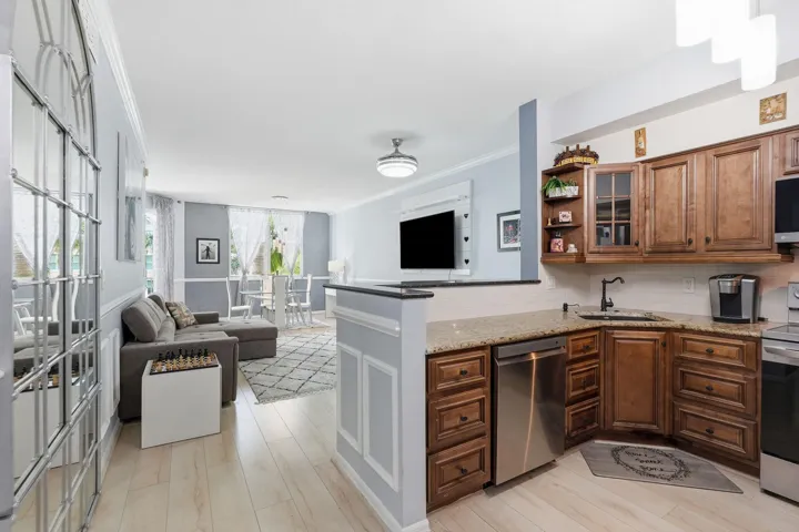 9-web-or-mls-802_W_Windward_Way_Unit_304