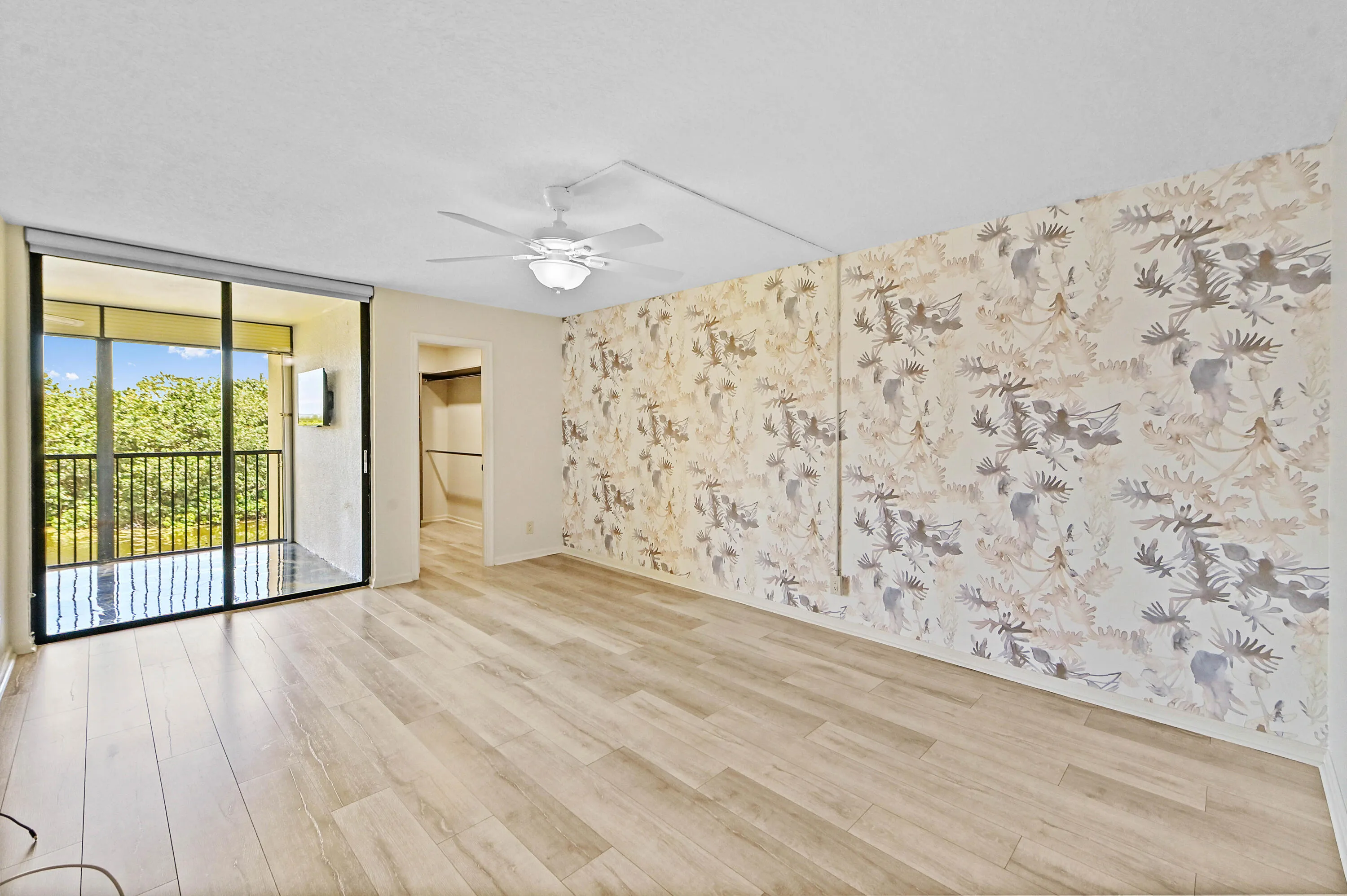 24 Bedroom 01