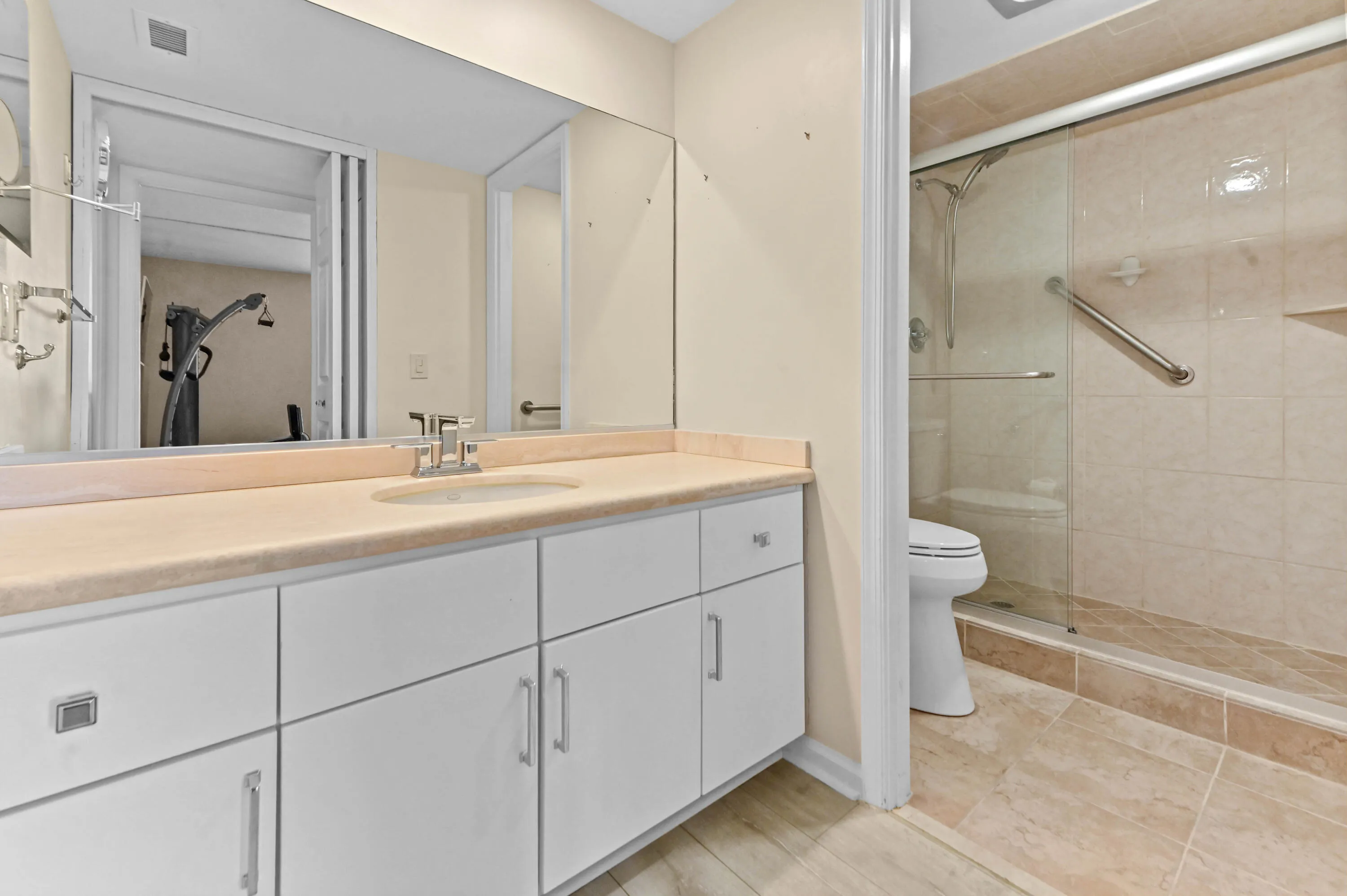 22 Bathroom 01
