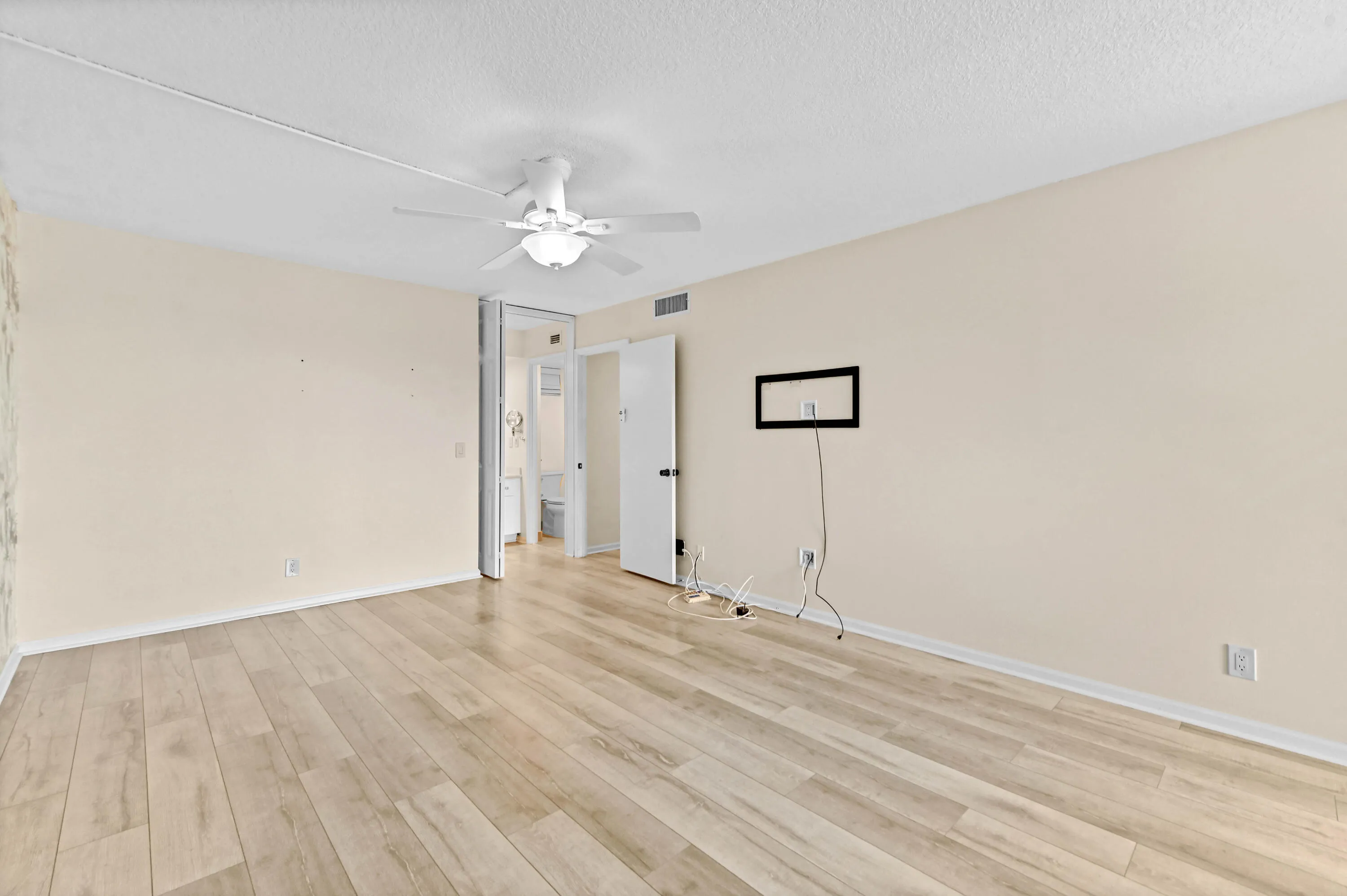25 Bedroom 02