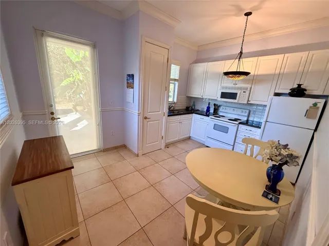 Guest Quarters w/ Private Entry