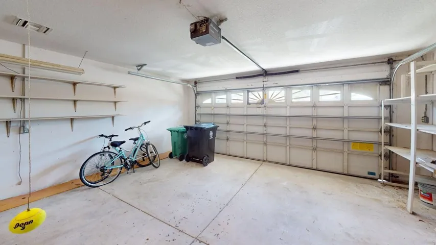 562-SW-Saint-Martins-Cove-Garage