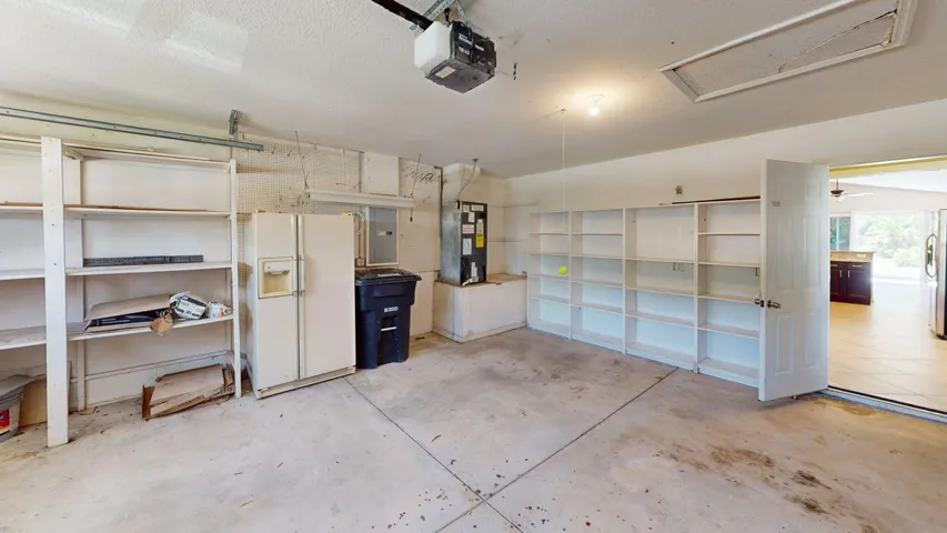 562-SW-Saint-Martins-Cove-Garage 1