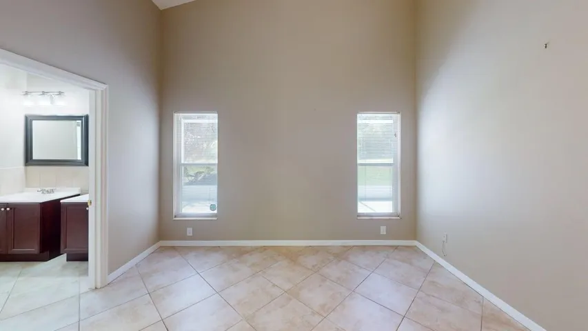 562-SW-Saint-Martins-Cove-Bedroom