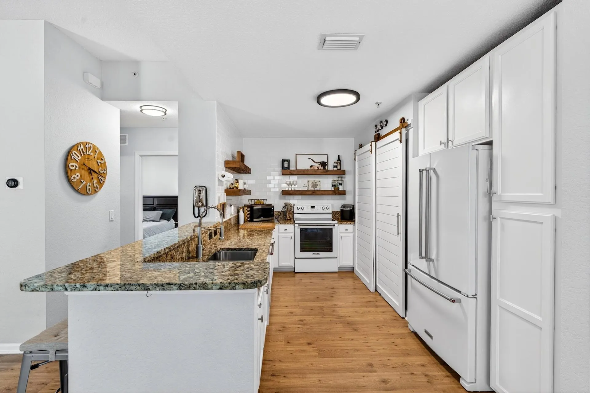 KITCHEN, GRANITE COUNTERTOPS