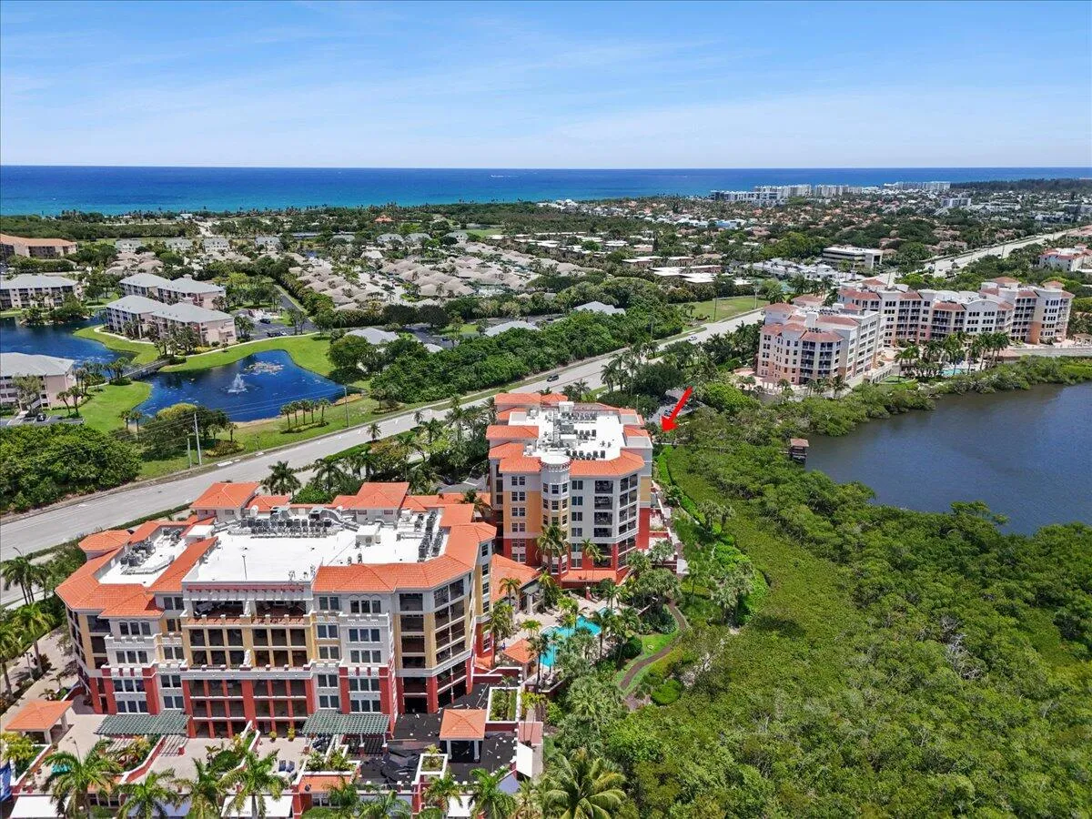 So close to Jupiter Beach!! Walk to nearby restaurants!