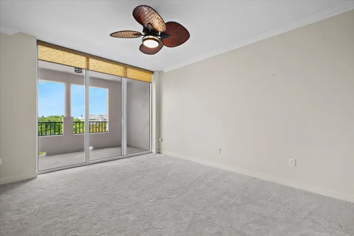 Newer Plush Carpet, private balcony, walk-in closet and full en-suite bathroom - Queen size Bed coming soon