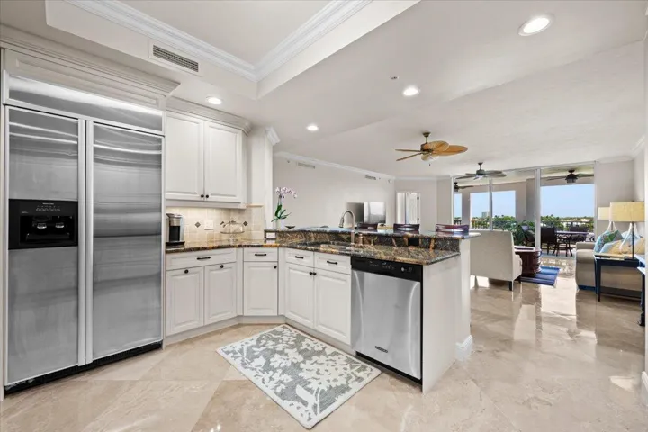 This condo lives like a home!!