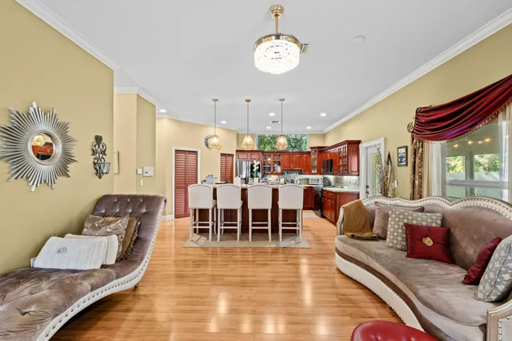 12-web-or-mls-A7405838
