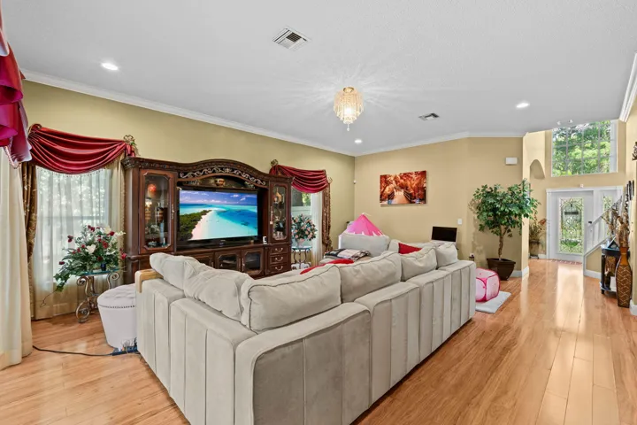 8-web-or-mls-A7405835