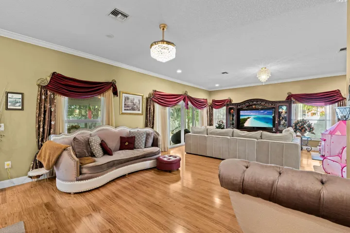 11-web-or-mls-A7405859