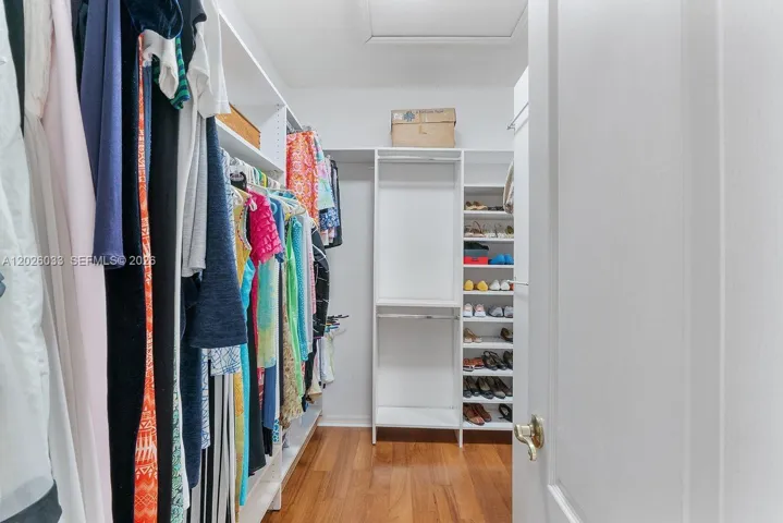 Primary Walk-in Hers