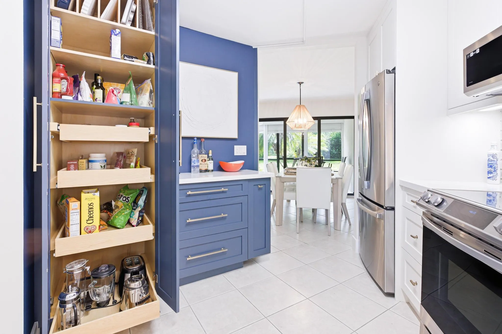 CUSTOM KITCHEN
