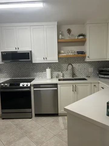 CUSTOM KITCHEN