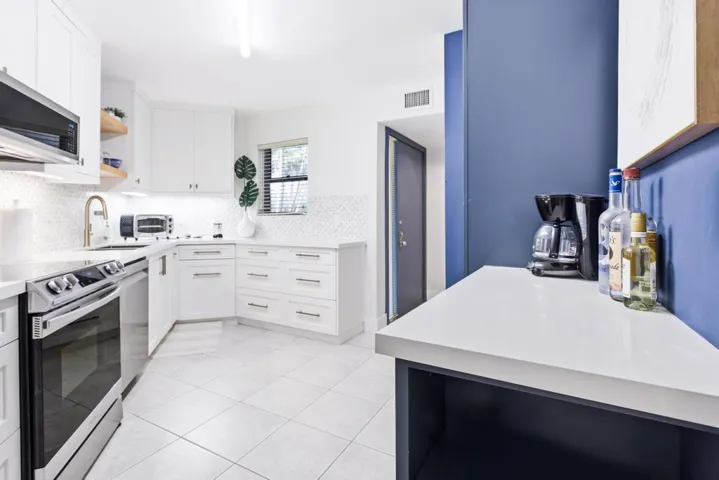 CUSTOM KITCHEN