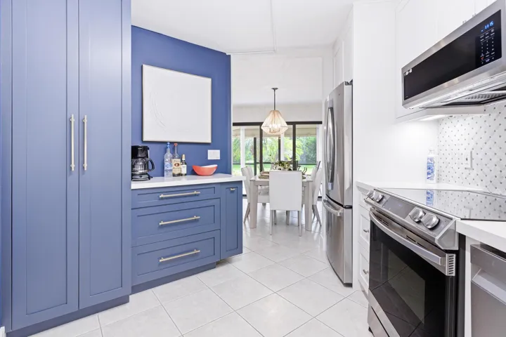 CUSTOM KITCHEN
