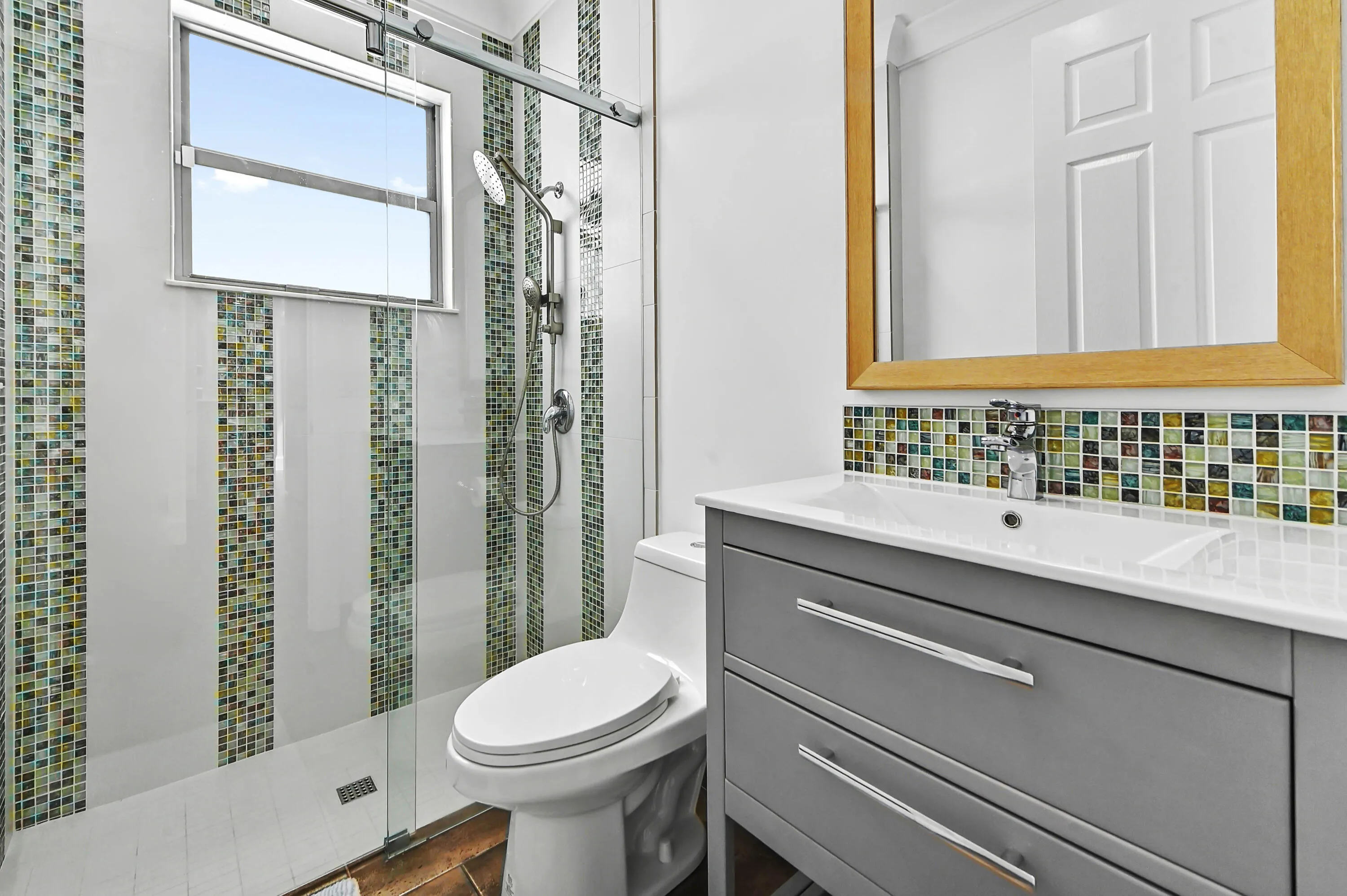 27 Bathroom 02
