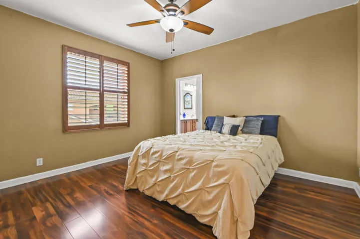 30 Bedroom 01