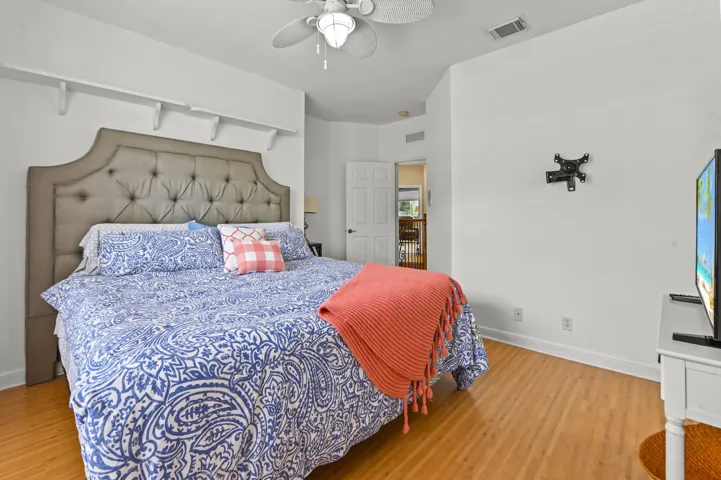 35 Bedroom 02