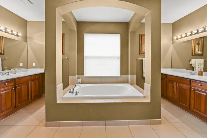 42 Master Primary Bathroom 02