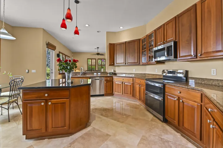15 Kitchen 01