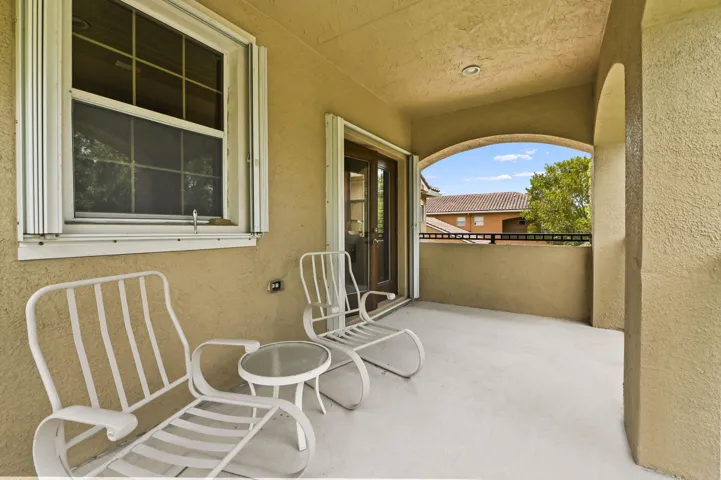 25 Patio 01